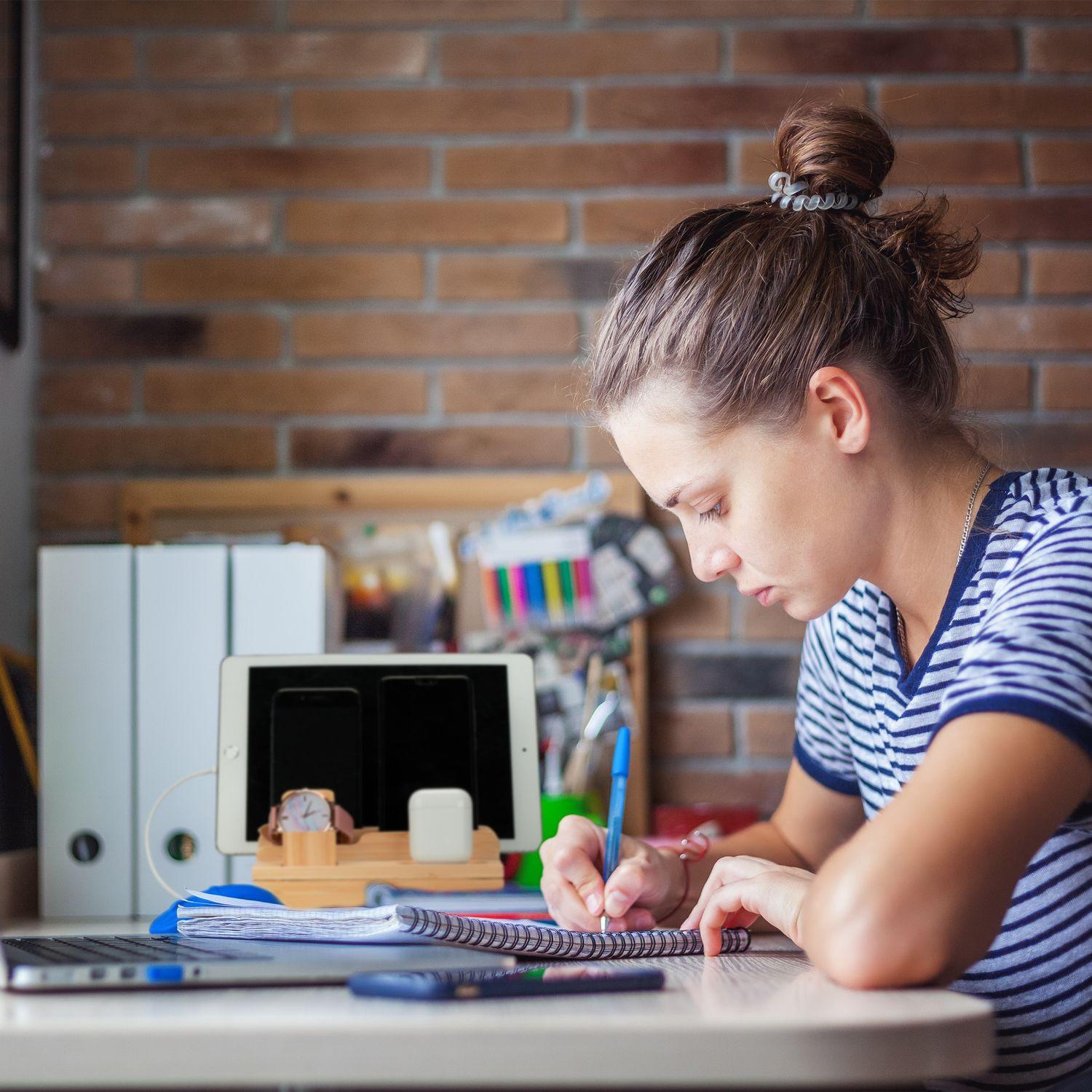 Northix Stazione di ricarica in bambù  
