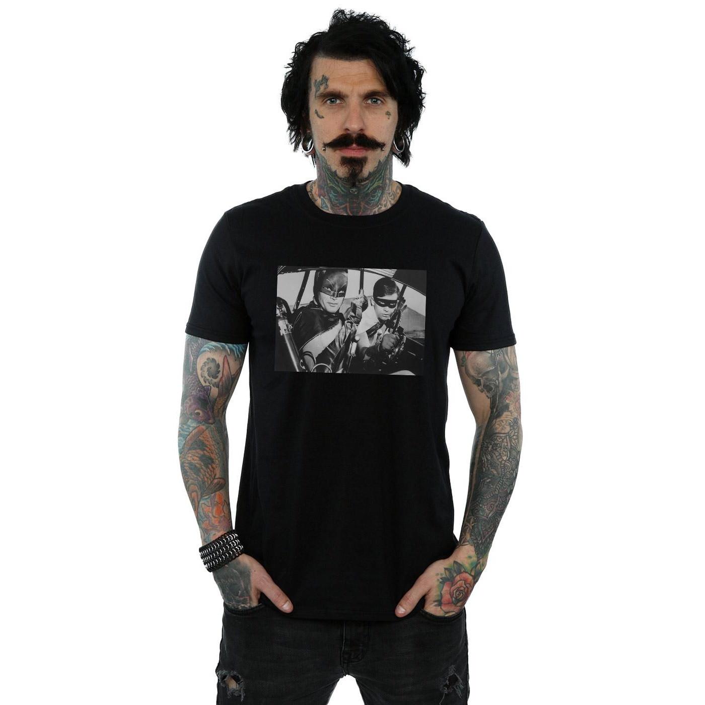DC COMICS T-shirt Batman TV Series Ready For Action  