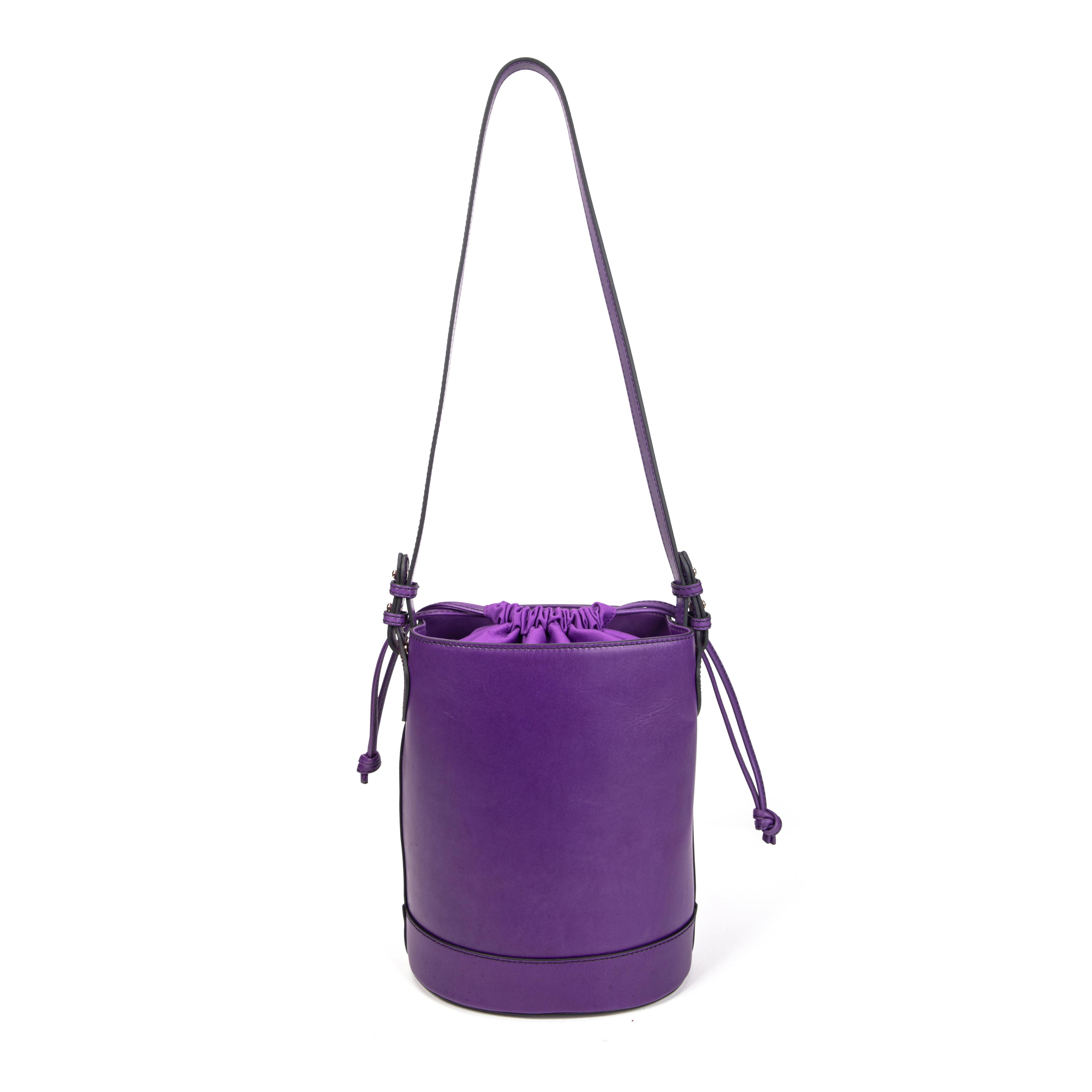 Kate Lee  Eimertasche aus Leder Louvre violett 