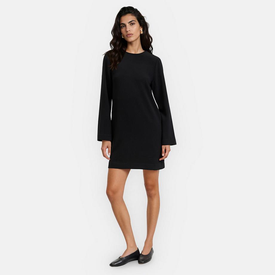 Robe courte et droite manches longues