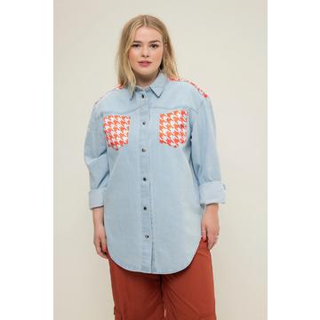 Camicia di jeans dal taglio oversize con applicazioni, collo da camicia e maniche lunghe