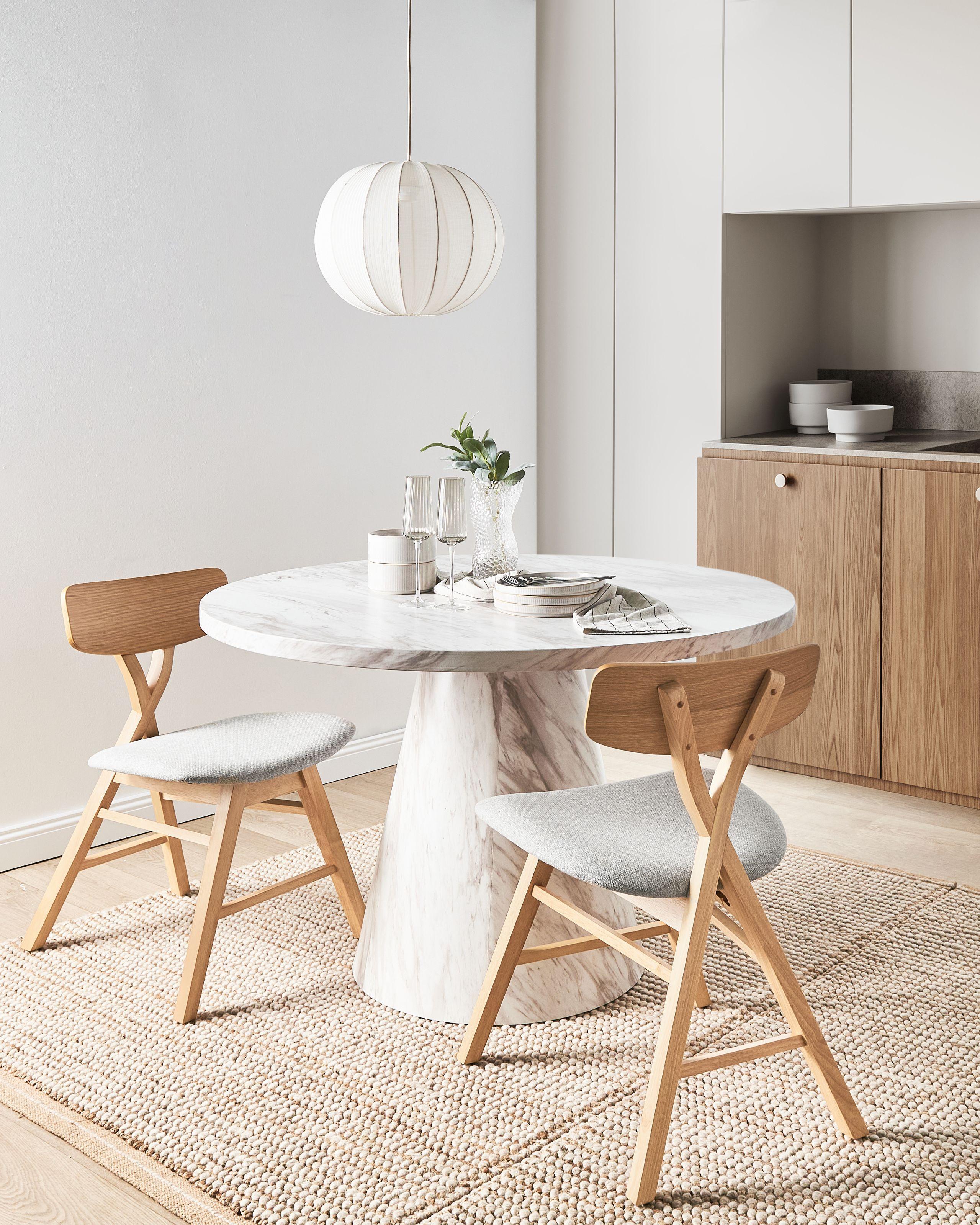 Beliani Esszimmerstuhl 2er Set aus Gummibaumholz Retro LELAND  