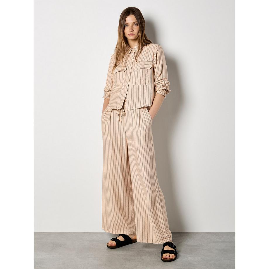 Nadelstreifen-Hose mit weitem Bein