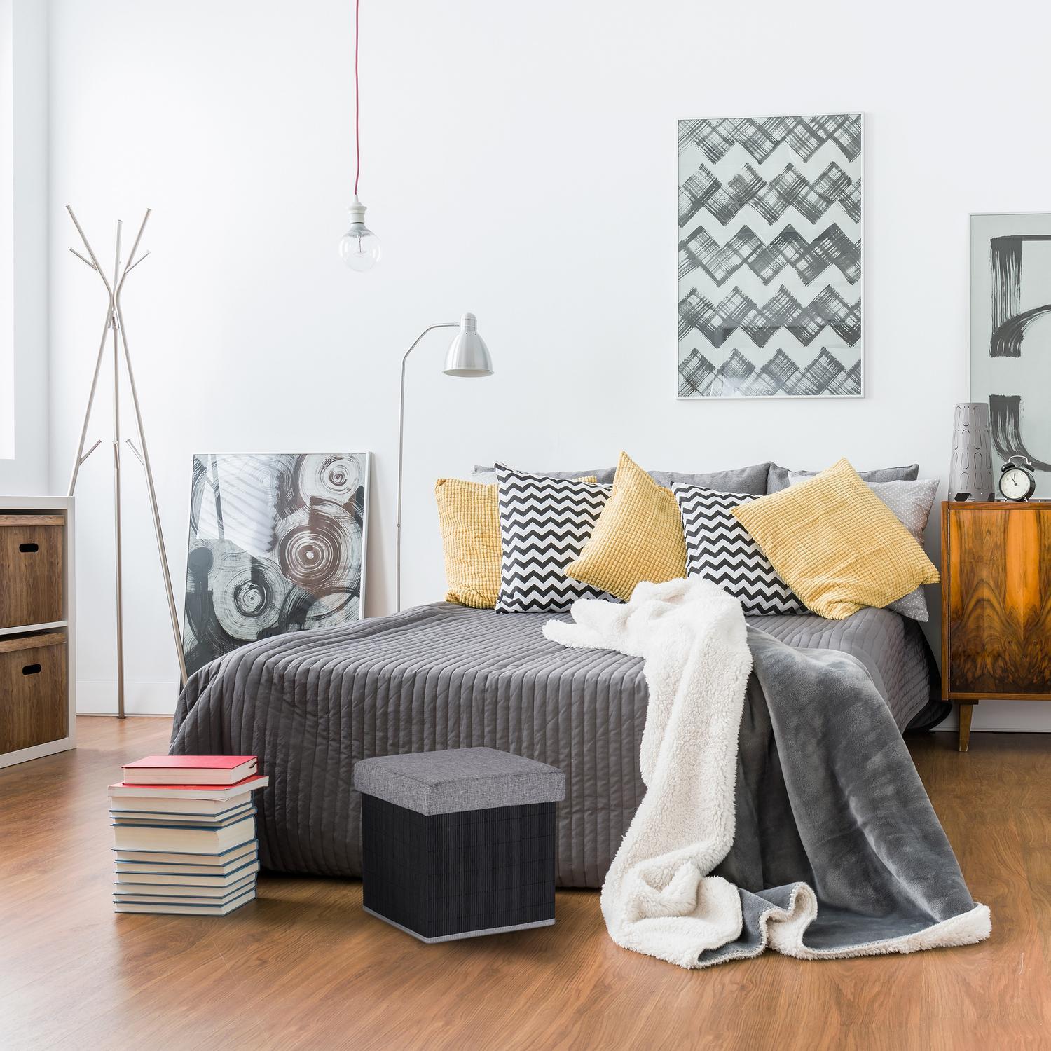 B2X Schwarzer Hocker mit Stauraum  