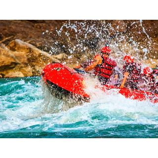 Smartbox  Divertimento con gusto: un'adrenalinica discesa in rafting per 2 persone con snack incluso - Cofanetto regalo 