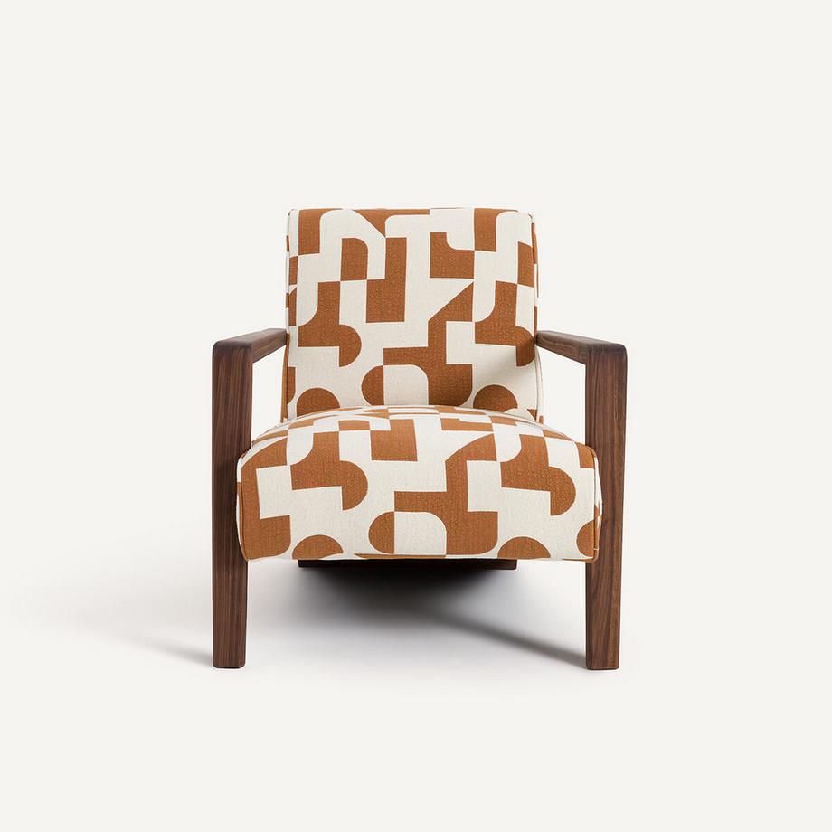 AM.PM Sessel Sanami aus massivem Nussbaumholz  