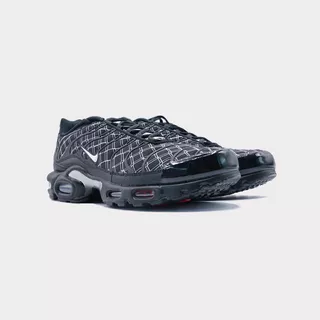 Air max plus outlet spray black and white