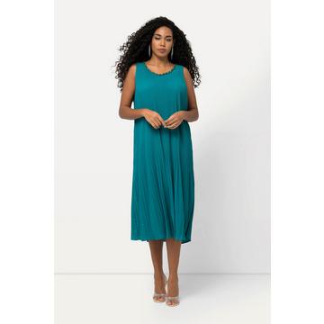 Robe maxi sans manches, tissu plissé. Coupe trapèze et décolleté en V