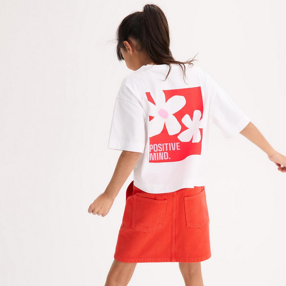 T-Shirt mit Rundhalsausschnitt mit Botschaft und Blumenmotiv auf dem Rücken