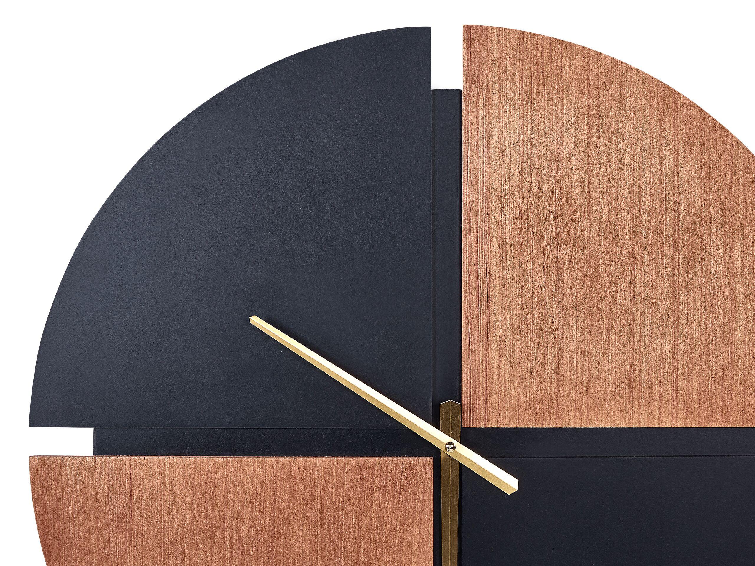 Beliani Wanduhr aus MDF-Platte Klassisch ARAMON  