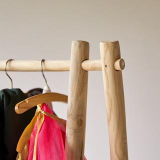 Tikamoon Portant simple enfant en teck massif Kilim  