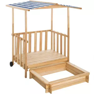 Sandkasten und Spielveranda mit Dach