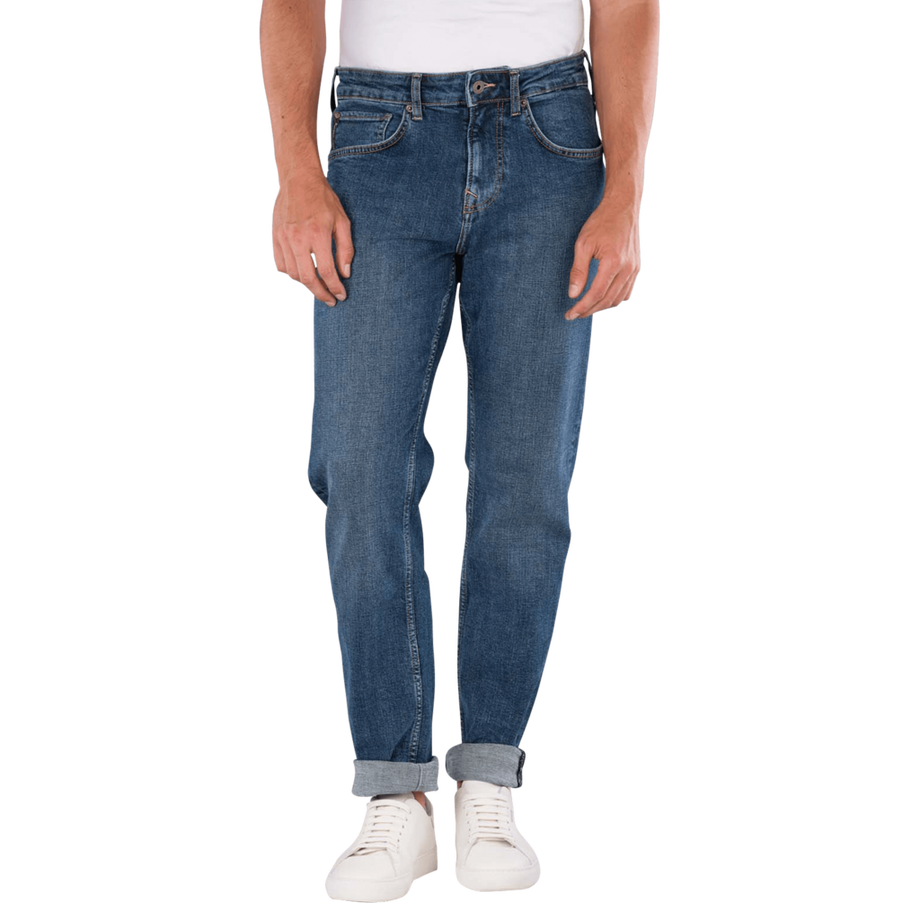 Cash Straight Fit