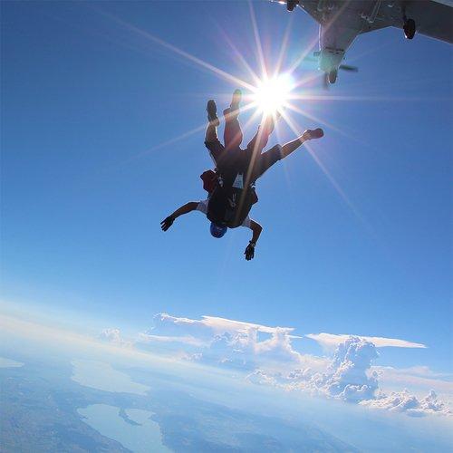 Geschenkidee  Saut en tandem parachute à Granges (pour 1 personne) 