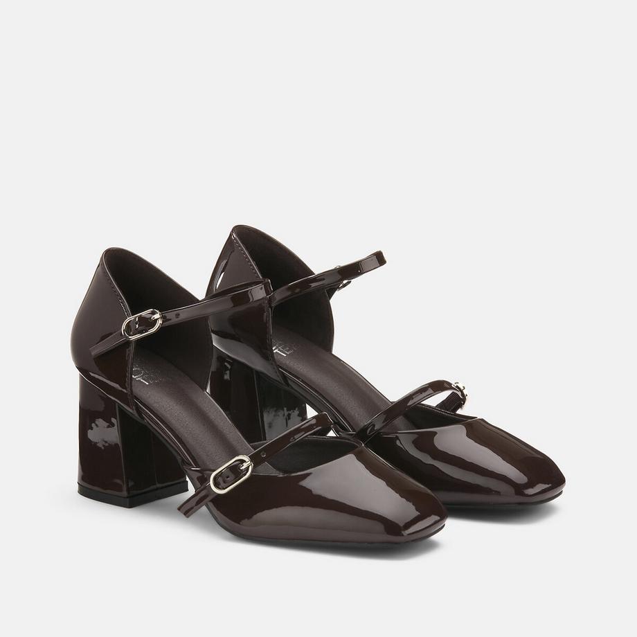 Lackpumps mit Riemchen