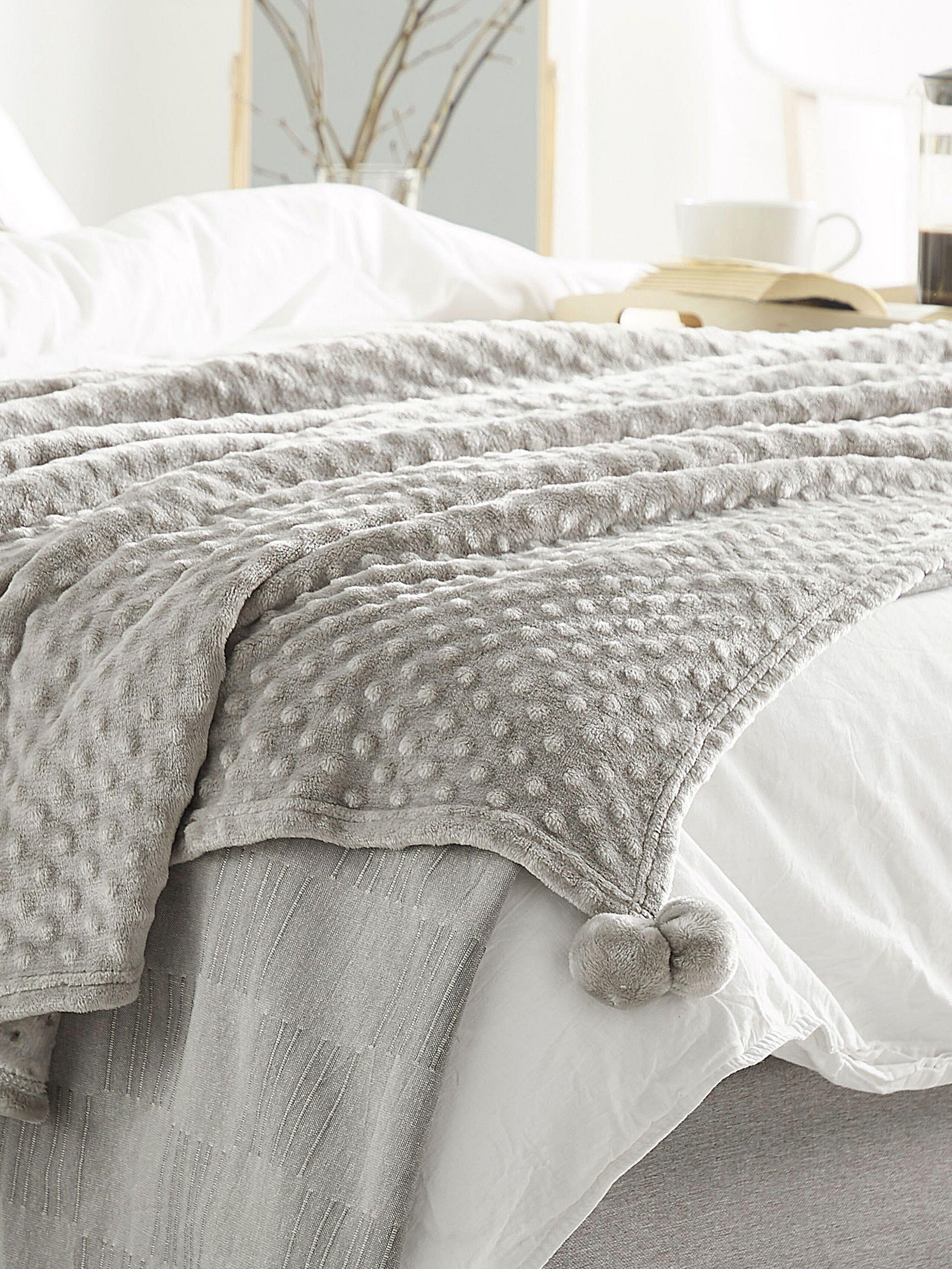 Beliani SAMUR Couverture Douillette Scandinave en Polyester  