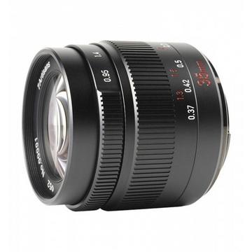 Festbrennweite 35 mm F0.95