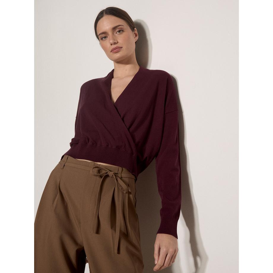 Weicher, fein gestrickter Wickelpullover