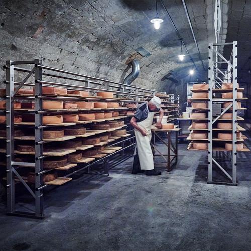 Geschenkidee  Dégustation de fromage et de vin en cave historique avec un sommelier (pour 2 personnes) 