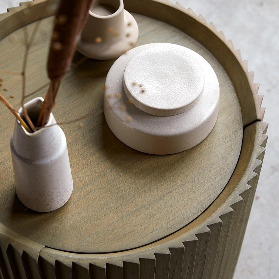 Tikamoon Comodino in legno di mindi Lou  