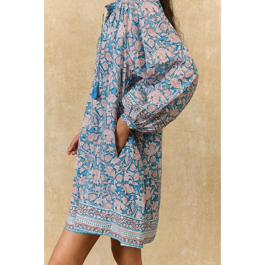 Louise-Misha Kurzes Kleid JANICE mit langen Ärmeln mit Blumendruck  