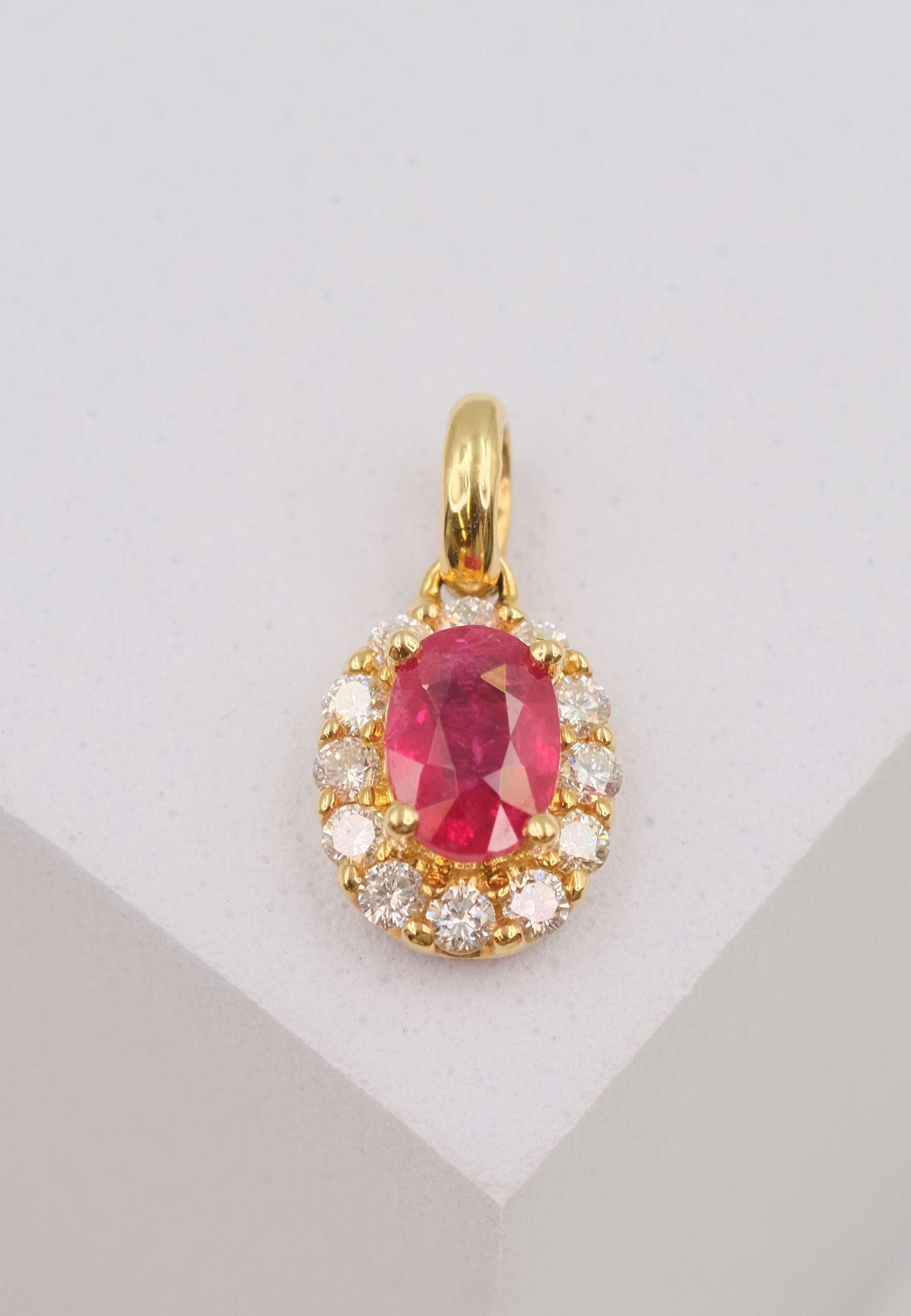 MUAU Schmuck  Anhänger Gelbgold 750 Rubin 0.68ct. Brillanten 0.22ct. 16x8mm 