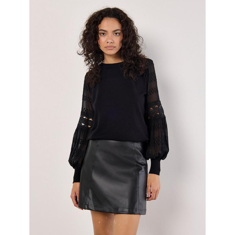 Pullover mit kontrastierenden Ärmeln