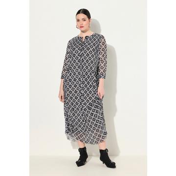 Robe maxi en mesh, doublée. Décolleté rond et manches 3/4.