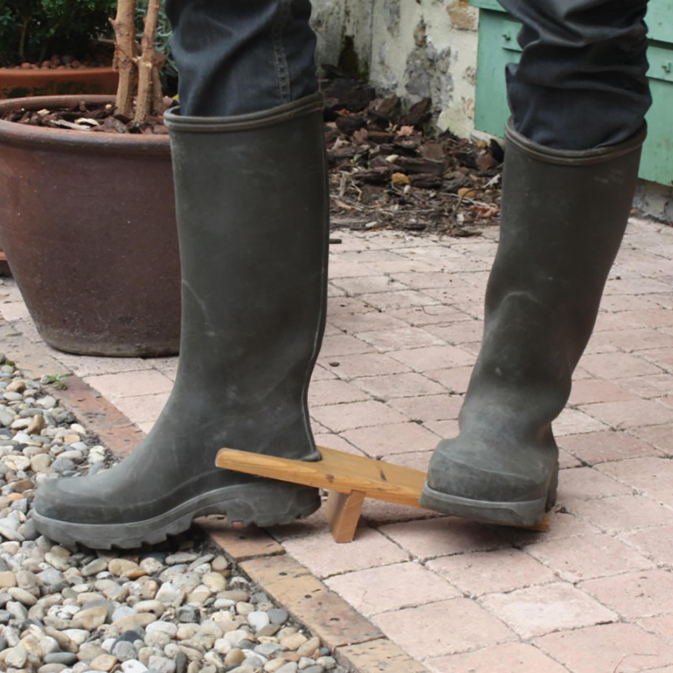 SOLOGNAC  Tire-bottes en bois 