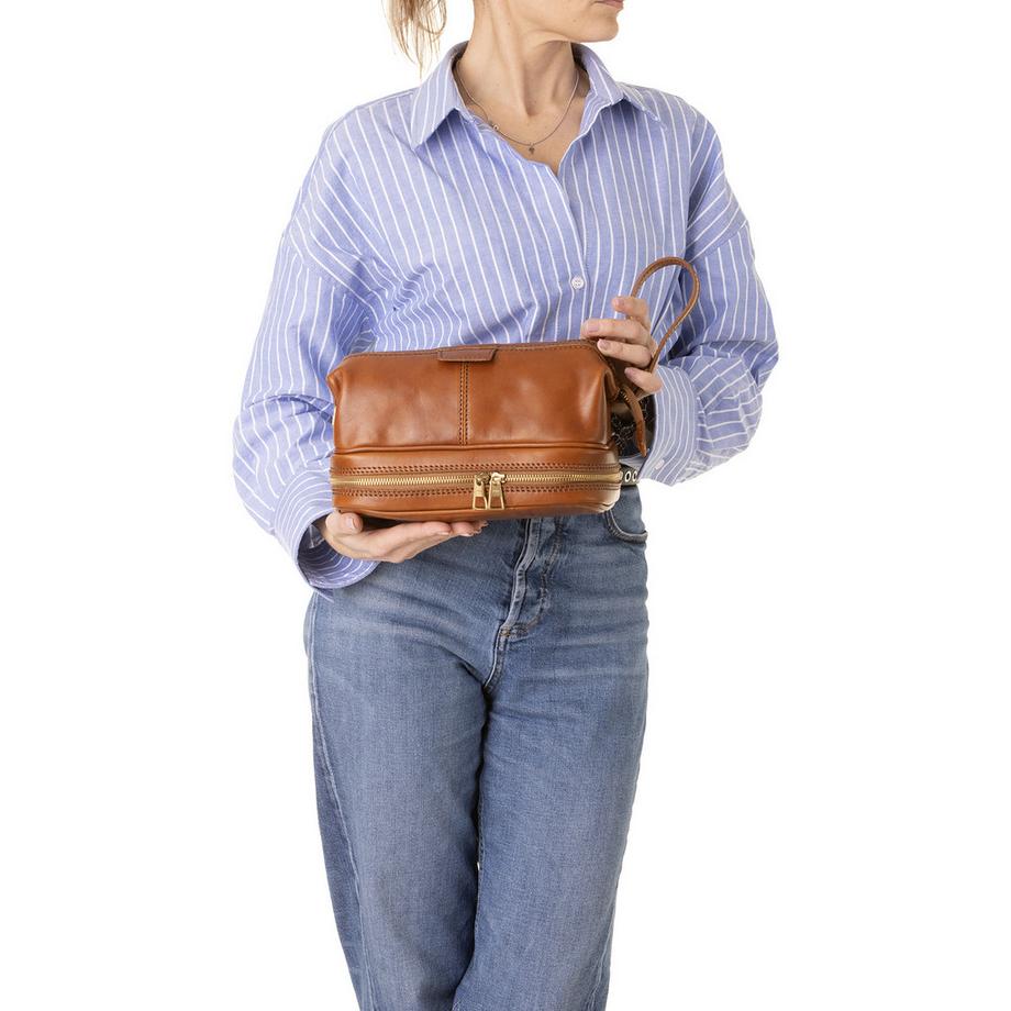 Viola Castellani Pochette  