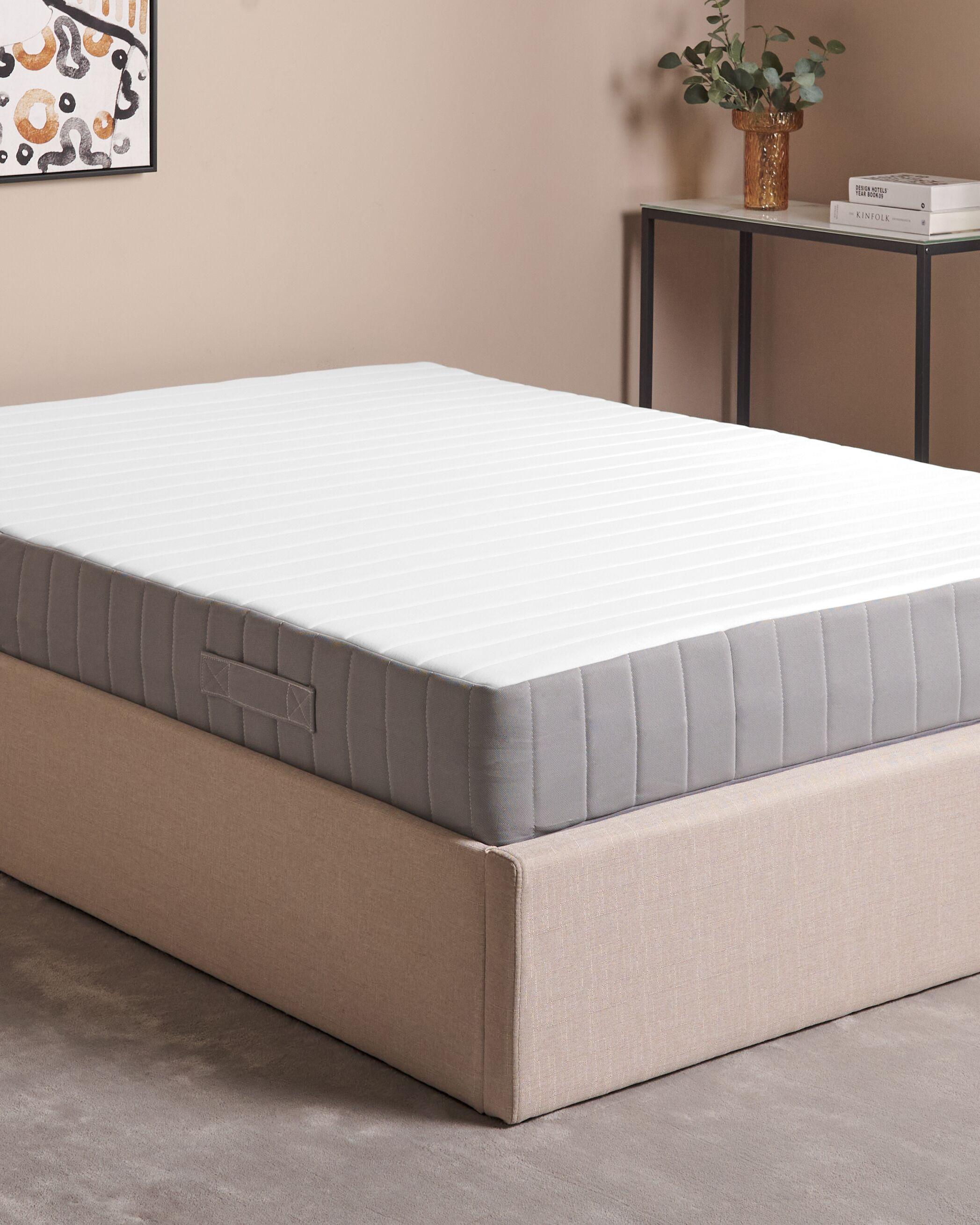 Beliani Matelas à ressorts ensachés en mousse à mémoire de forme en Ressorts ensachés FLUFFY - Dur  