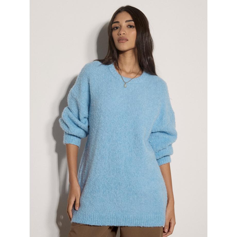 Weicher, übergroßer, langer Pullover aus Bouclé
