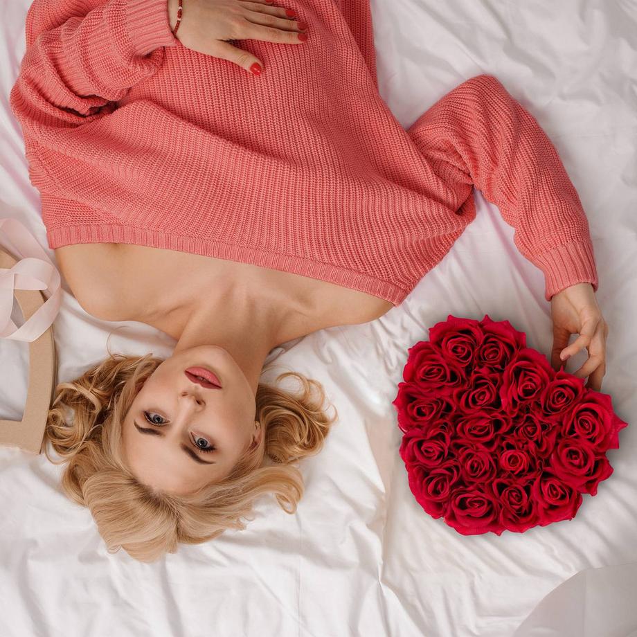 Northix Boîte à roses noire en forme de cœur avec 18 roses  