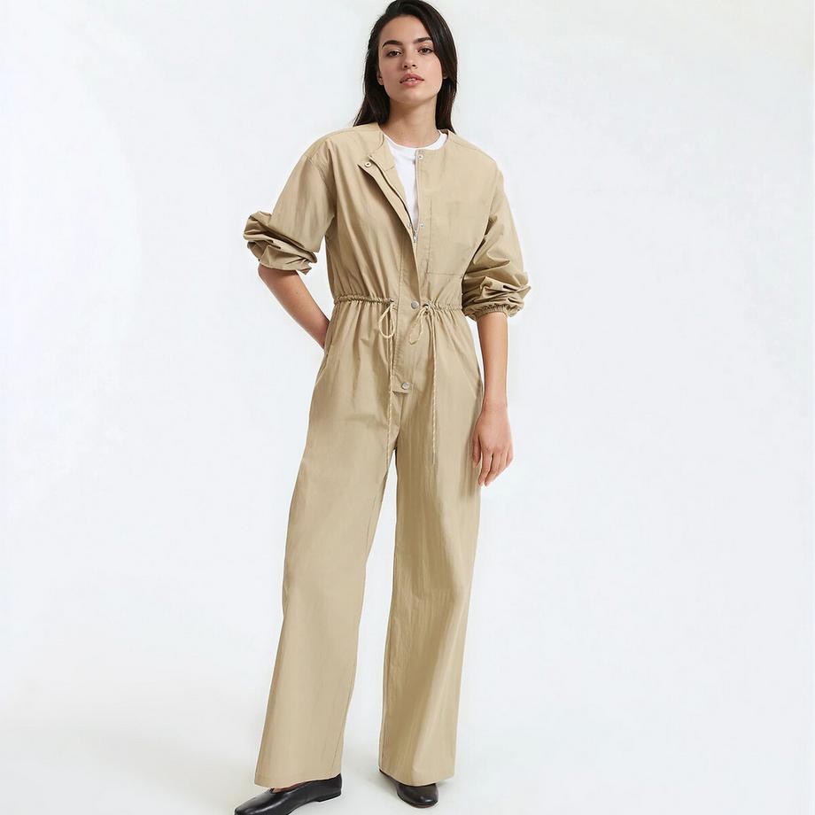 Overall mit weiter Hose und langen Ärmeln