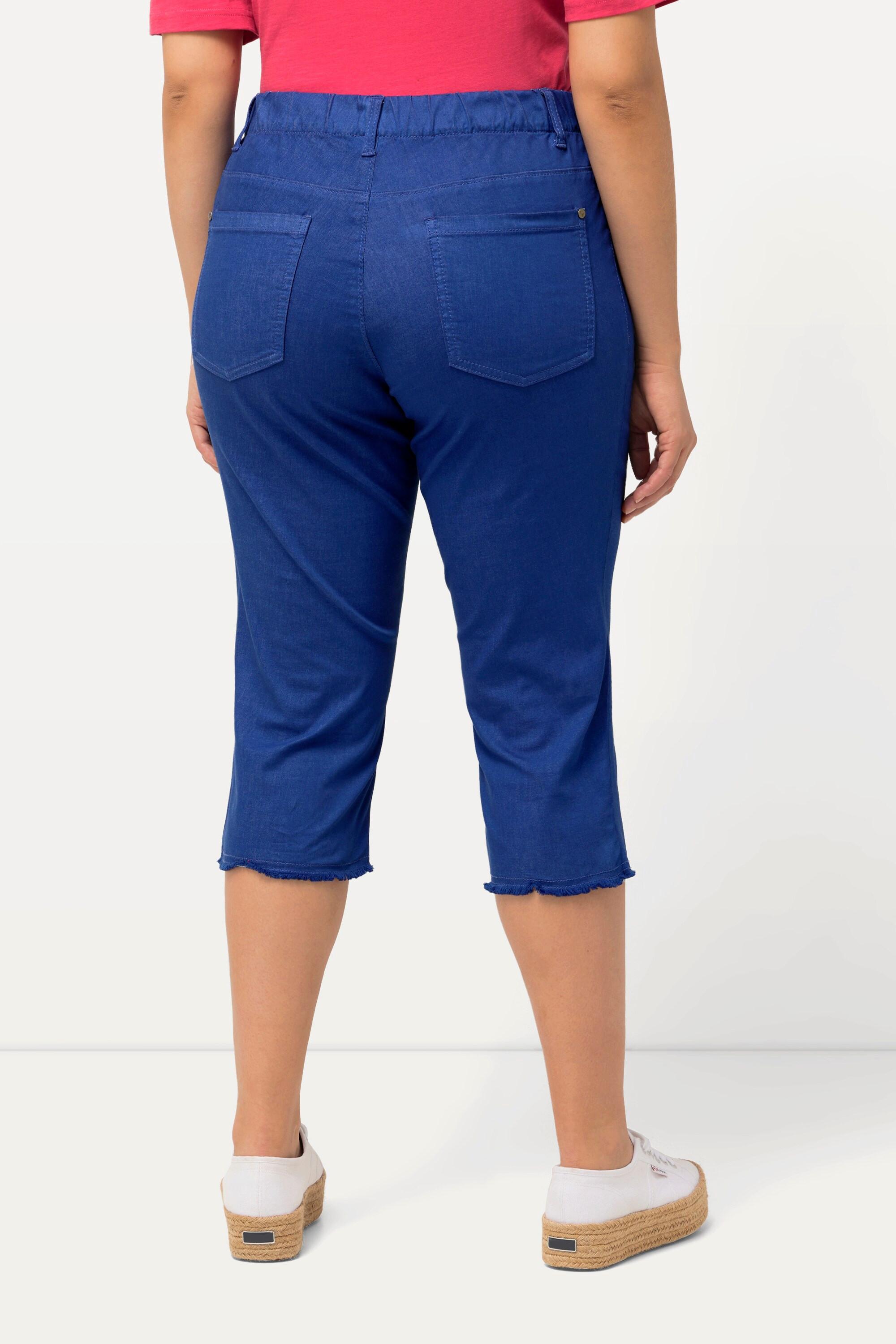 Ulla Popken  Pantaloni Capri a 7/8 modello Sienna in tessuto elasticizzato con orli sfrangiati e taglio della gamba aderente 