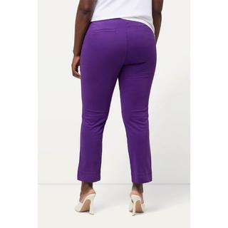 Ulla Popken  Pantalon avec passepoil et taille élastique. Coupe ajustée avec fente sur le bas de jambe. 