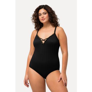 Maillot de bain avec bonnets souples. Tissu texturé, perles et cordons fantaisie.