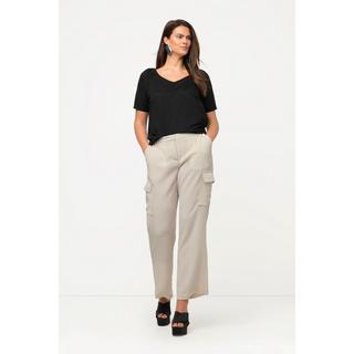 Ulla Popken  Pantalon cargo à jambe large. Poches cargo et agrafe de fermeture. 