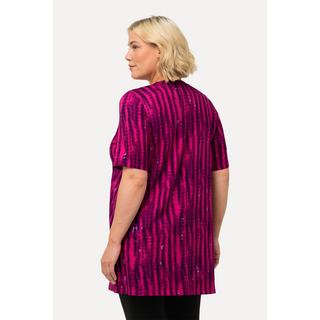 Ulla Popken  Maglia dal taglio lungo e svasato con design batik, scollo a V e mezze maniche 