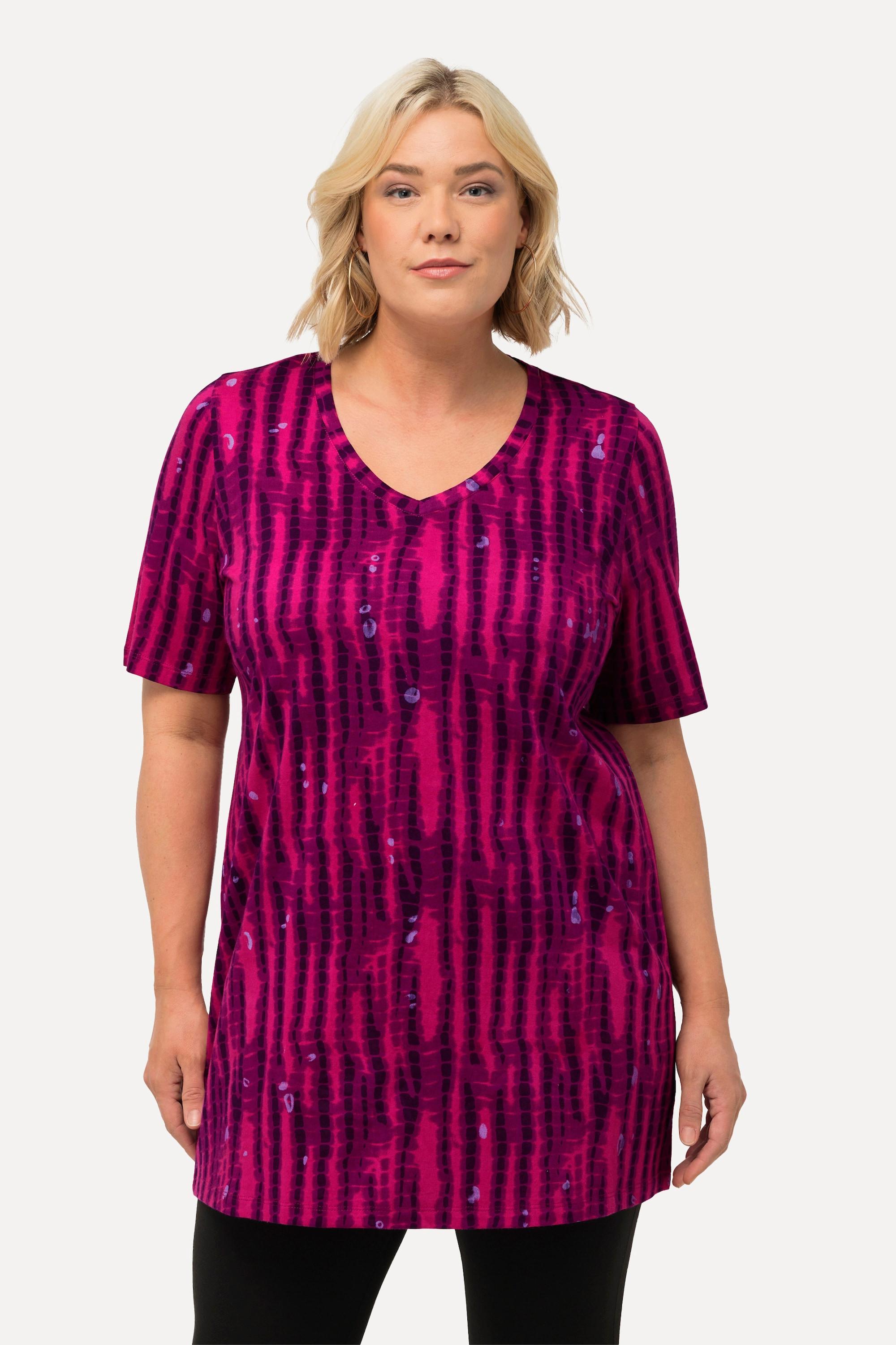 Ulla Popken  Maglia dal taglio lungo e svasato con design batik, scollo a V e mezze maniche 