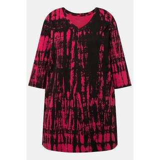 Ulla Popken  Maglia dal taglio lungo e svasato con stampa batik, scollo a V e maniche a 3/4 