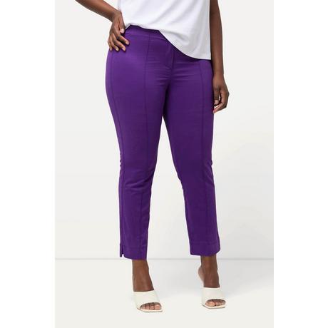 Ulla Popken  Pantalon avec passepoil et taille élastique. Coupe ajustée avec fente sur le bas de jambe. 