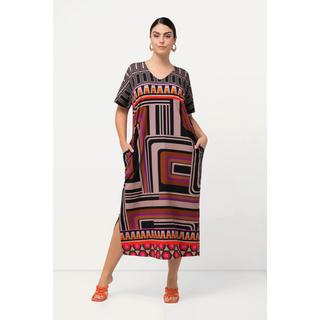 Ulla Popken  Robe maxi oversize en jersey. Décolleté en V et manches courtes. 