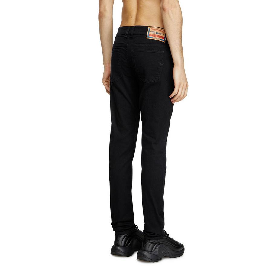 DIESEL 1986 Larkee Beex Bequem sitzende Jeans  