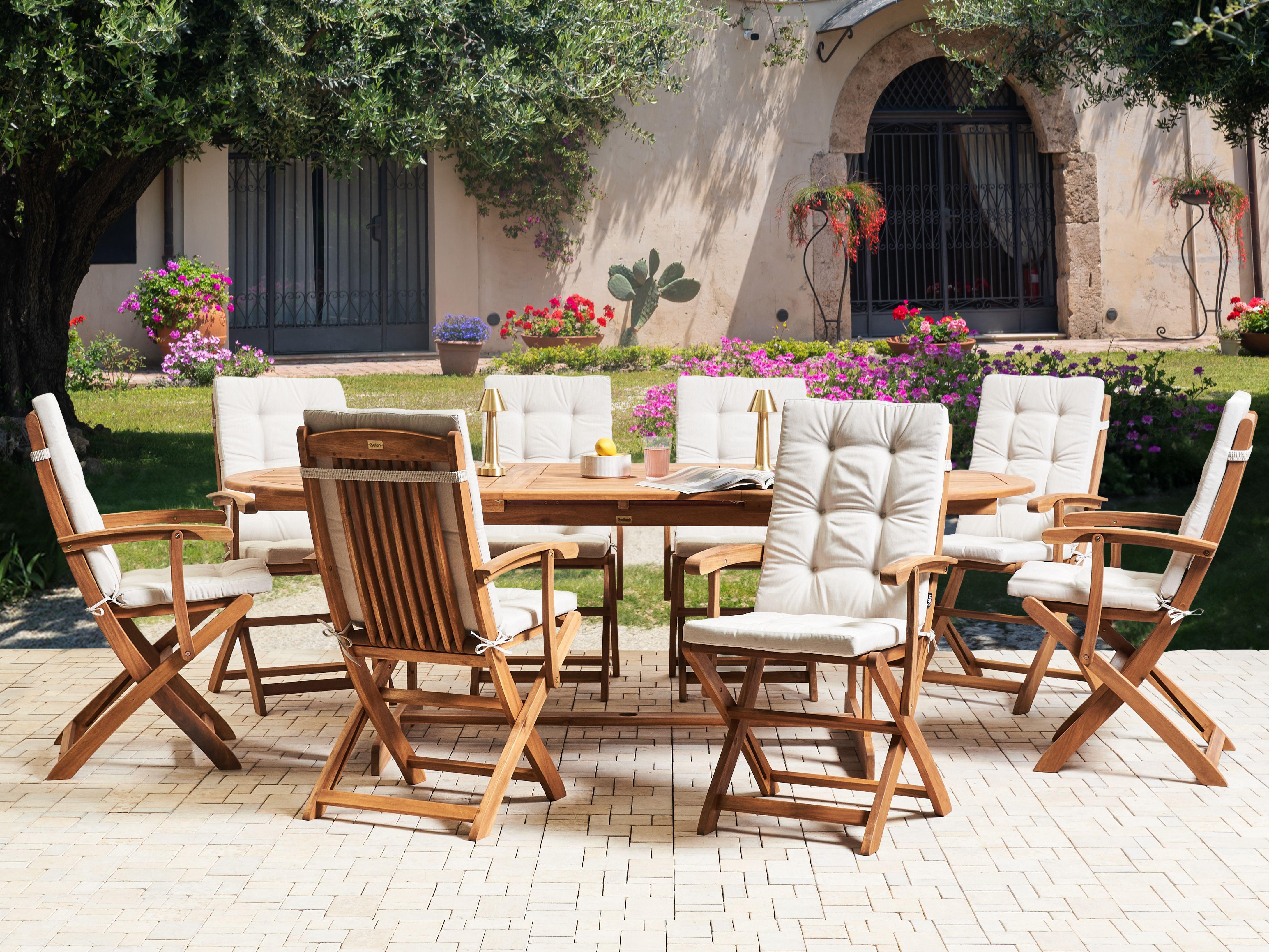 Beliani Salle à manger de jardin avec chaises en Acacia Traditionnel MAUI PREMIUM  