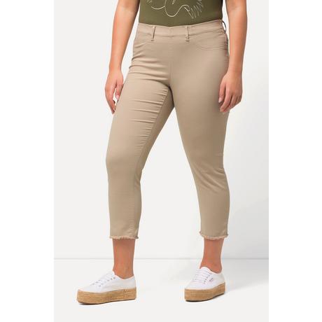 Ulla Popken  Pantaloni a 7/8 modello Sienna con orli sfrangiati e taglio aderente 