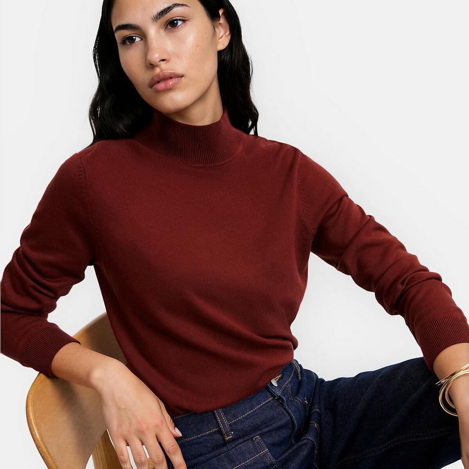 Pullover mit Stehkragen aus Feinstrick