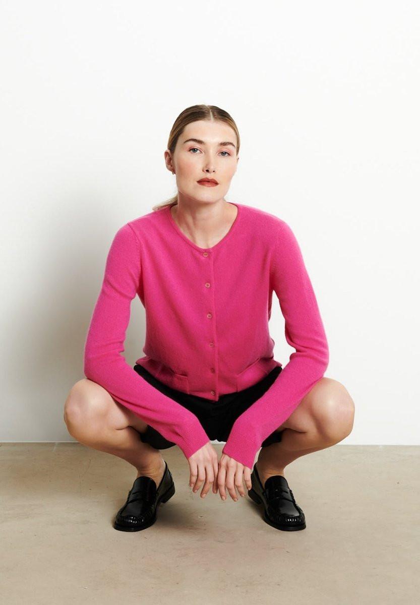 Studio Cashmere8 LILLY 4 Taillierte Strickjacke mit Rundhalsausschnitt  