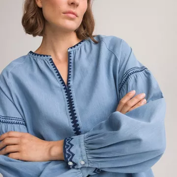 Jeansbluse mit Henley-Ausschnitt und Stickerei