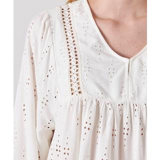 Damart  Blouse broderie anglaise. 